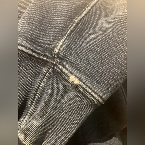 Levi’s Men’s pullover sweater. Size M. - Picture 4 of 5